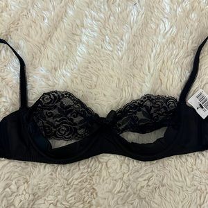 Frederick’s of Hollywood Luxury Black Lace Floral Bra Size Small